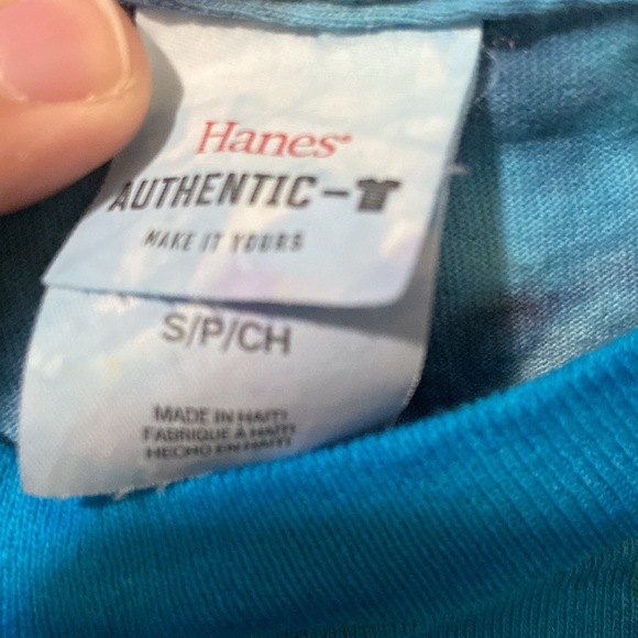 Small adult tye dye shirt, Paw Print design on back. Never worn - Picture 4 of 4